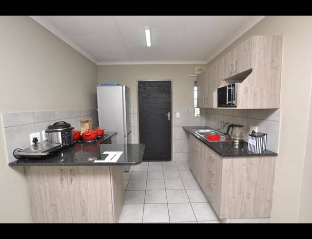 2 BEDROOM APARTMENT FOR SALE IN HEUWELOORD